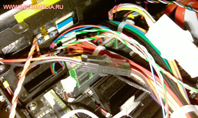 Датчик температуры приклеен на радиатор процессора